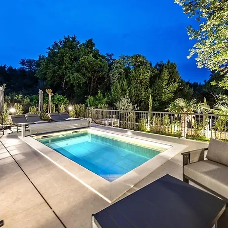 Villa Forest Whisper Opric