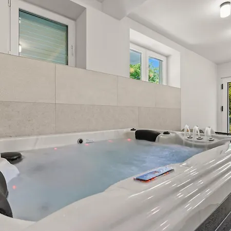 Forest Whisper Near The Sea Villa *