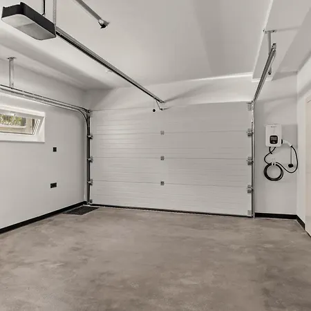 Forest Whisper Near The Sea Villa *